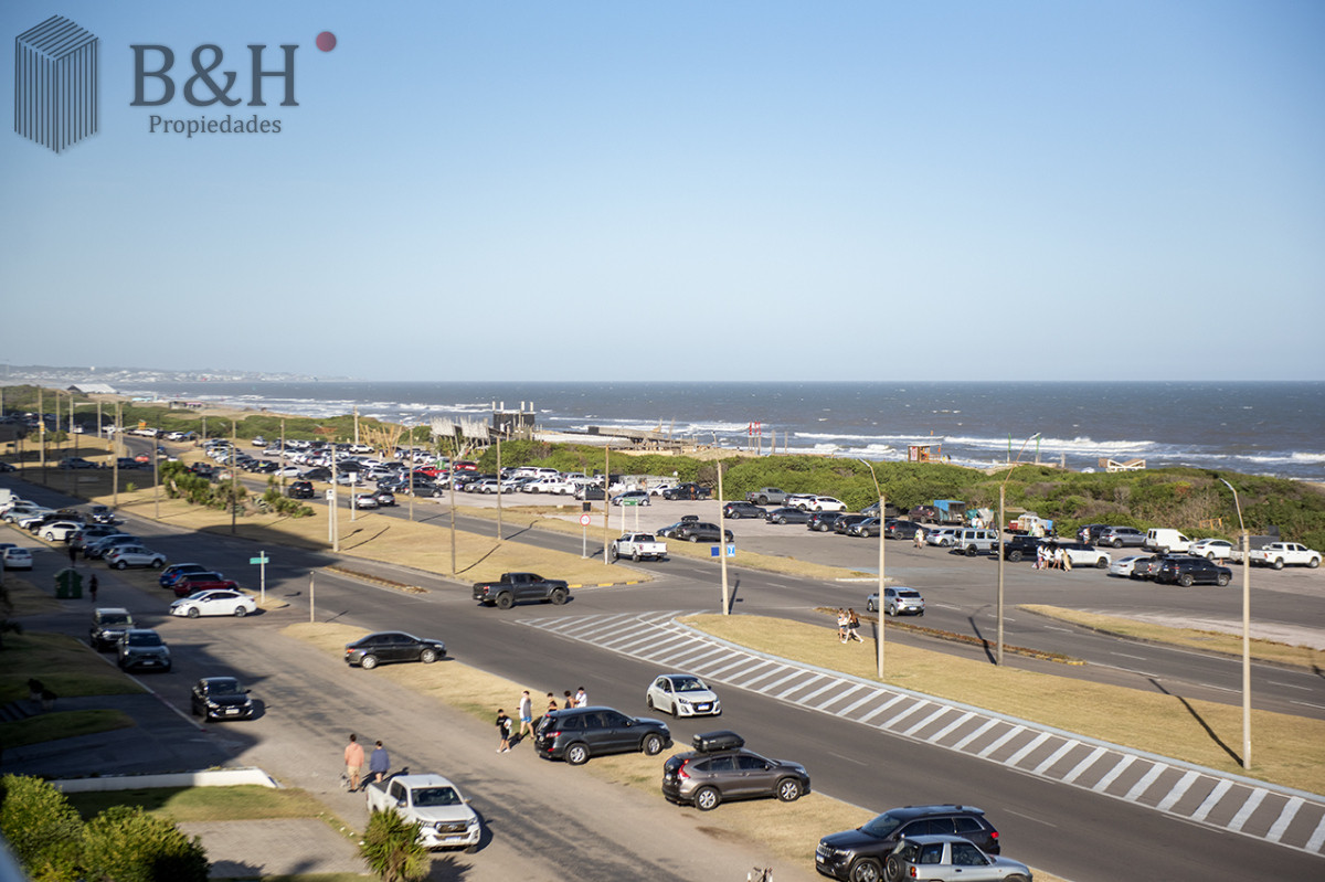 Apartamento ID.4280 - Apartamento Penthouse, frente al mar, playa brava, 3 dormitorios con hermosa vista