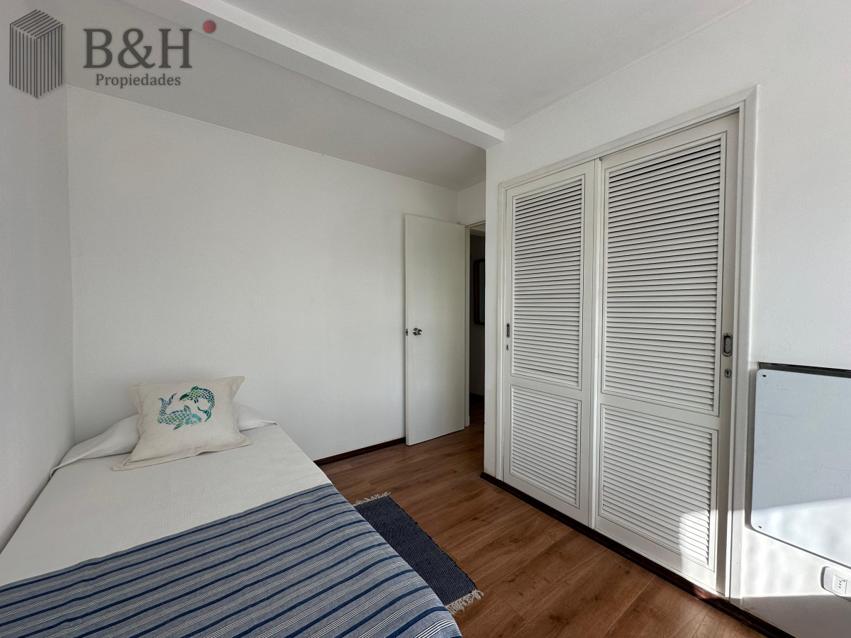 Apartamento ID.5540 - Apartamento de 3 dormitorios en Peninsula, Punta del Este con vista al mar