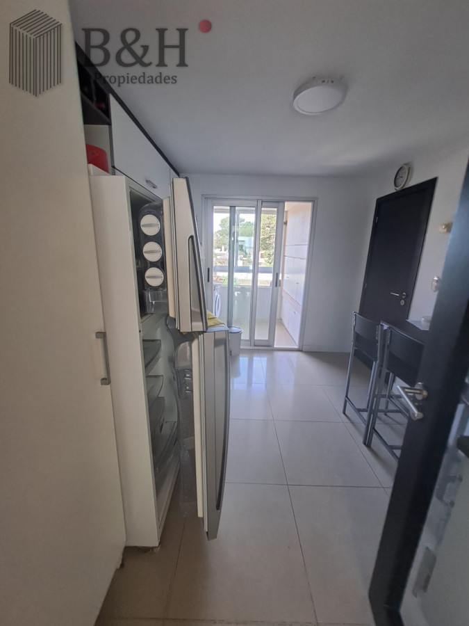 Apartamento ID.6527 - Apartamento en Playa Mansa a la venta 3 Dormitorios con vista
