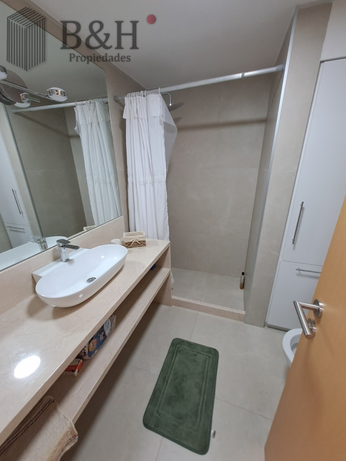 Apartamento ID.5610 - Departamento de 2 dormitorios en venta, Playa Brava, Punta del Este. Silente