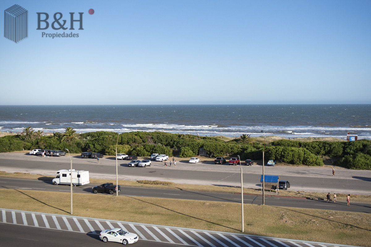 Apartamento ID.4280 - Apartamento Penthouse, frente al mar, playa brava, 3 dormitorios con hermosa vista