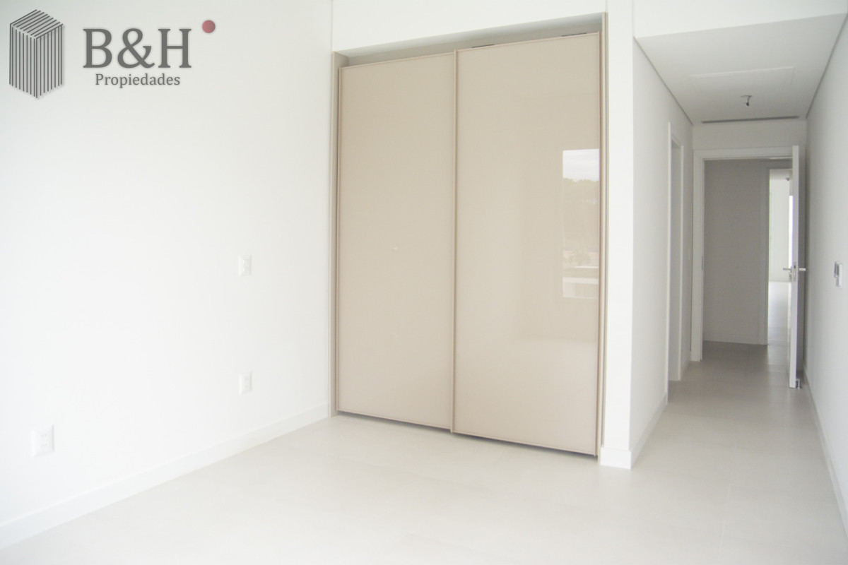 Apartamento ID.6350 - Vistas panoramicas de Playa Brava, Departamento de 3 dormitorios en venta. Torre Le Parc