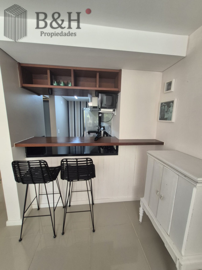Apartamento ID.6845 - Apartamento en Venta de 2 dormitorios en Punta del Este Sobre Roosevelt