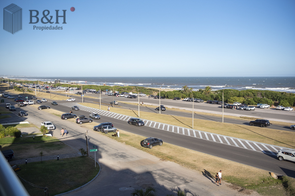 Apartamento ID.4280 - Apartamento Penthouse, frente al mar, playa brava, 3 dormitorios con hermosa vista