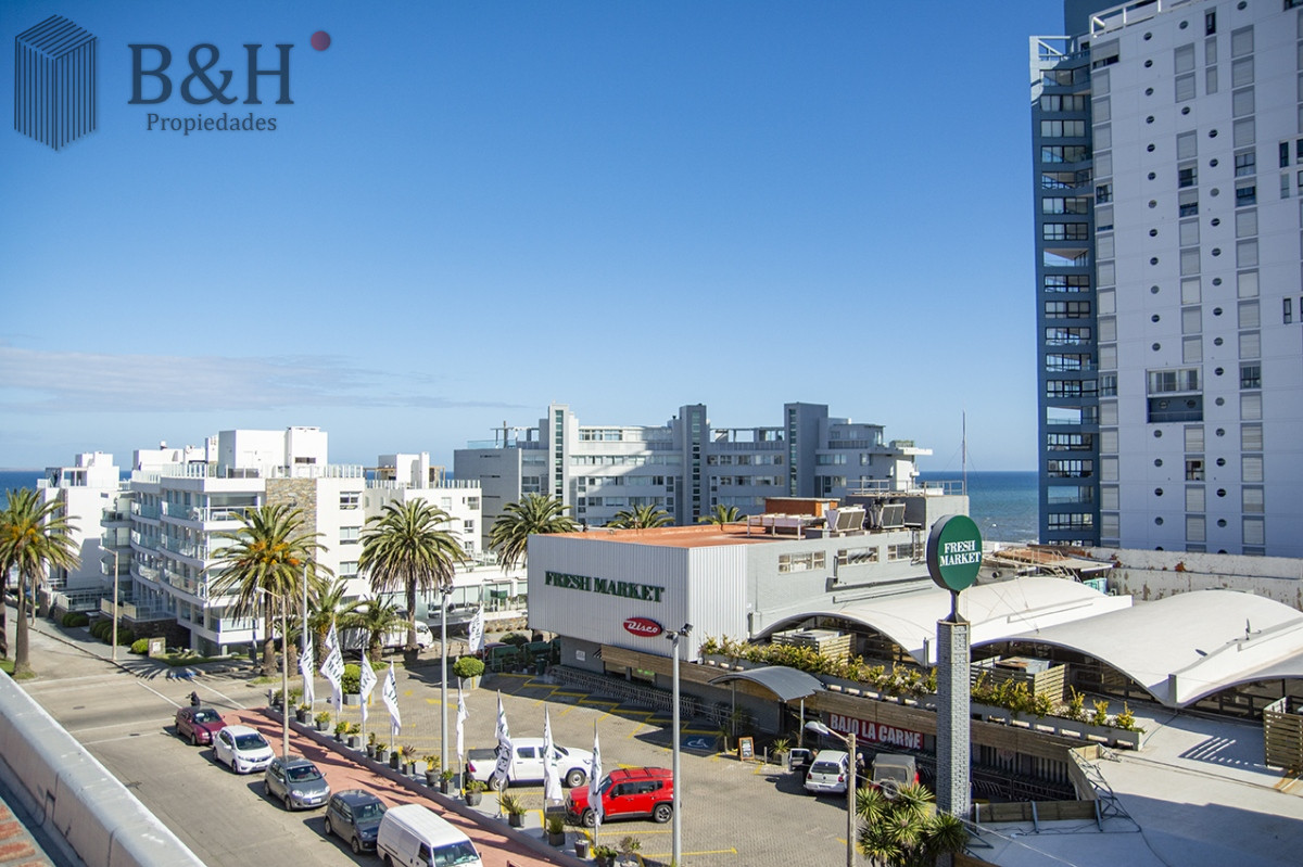 Apartamento ID.3147 - PORTO MARE , PUERTO , Penthouse duplex de 3 dormitorios en venta. Departamento con parrillero. 