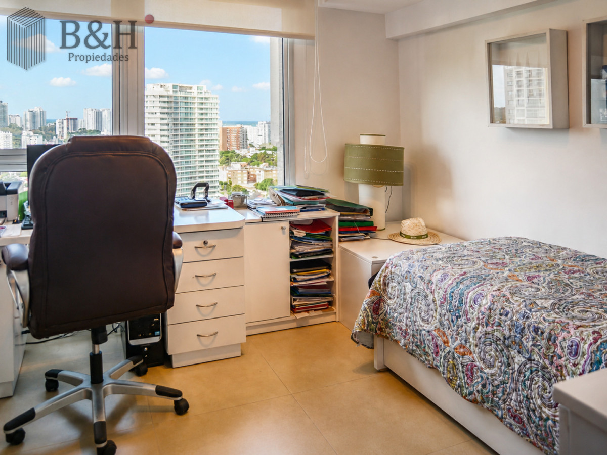 Apartamento ID.7369 - Departamento de 3 dormitorios en venta a pasos del mar. MANSA PUNTA DEL ESTE