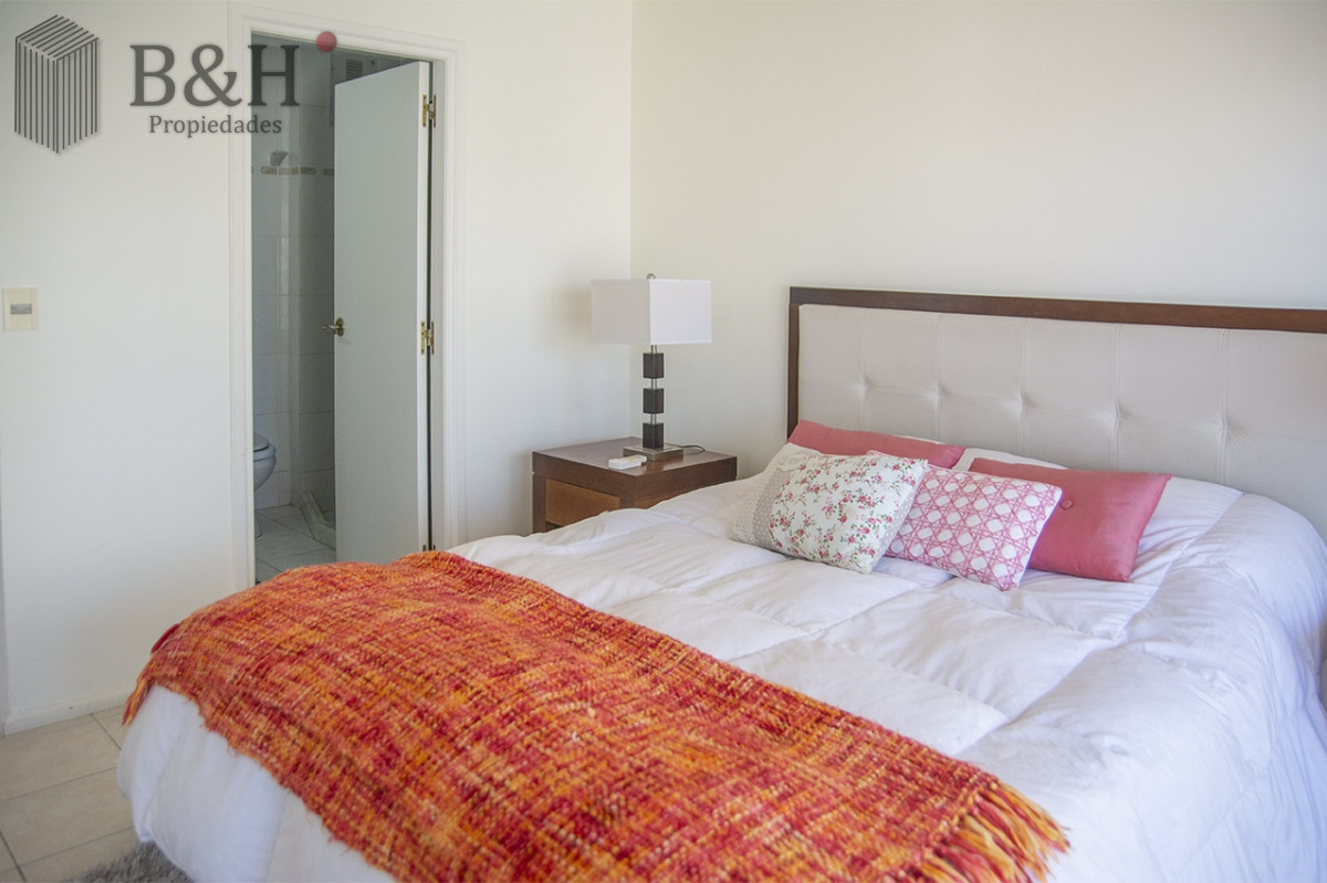 Apartamento ID.3147 - PORTO MARE , PUERTO , Penthouse duplex de 3 dormitorios en venta. Departamento con parrillero. 