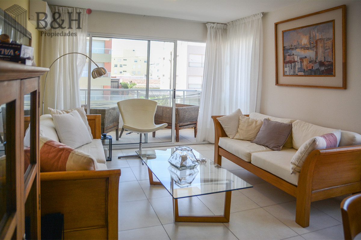 Apartamento ID.6175 - Departamento de 3 dormitorios con terraza  con parrillero en venta, Peninsula, Punta del Este