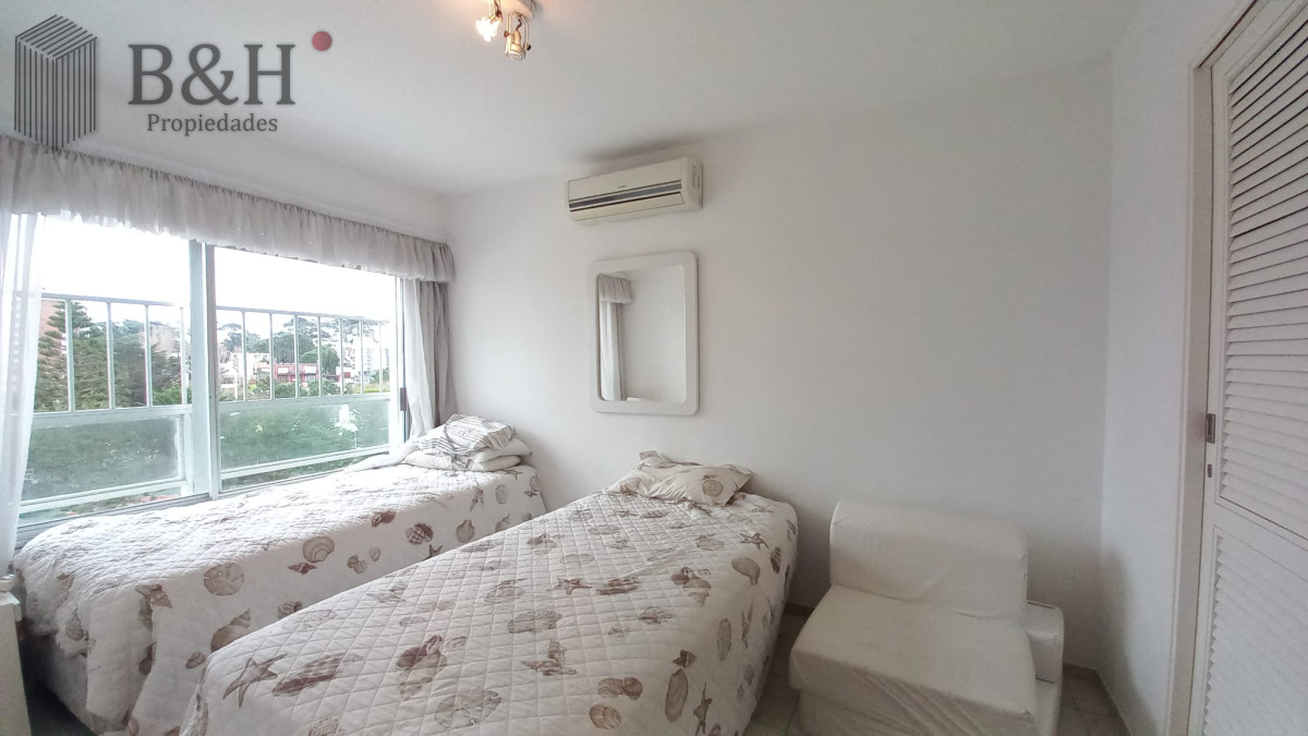 Apartamento ID.5101 - Departamento de 3 dormitorios + dependencia en venta, Playa Mansa. Torre Jefferson,.