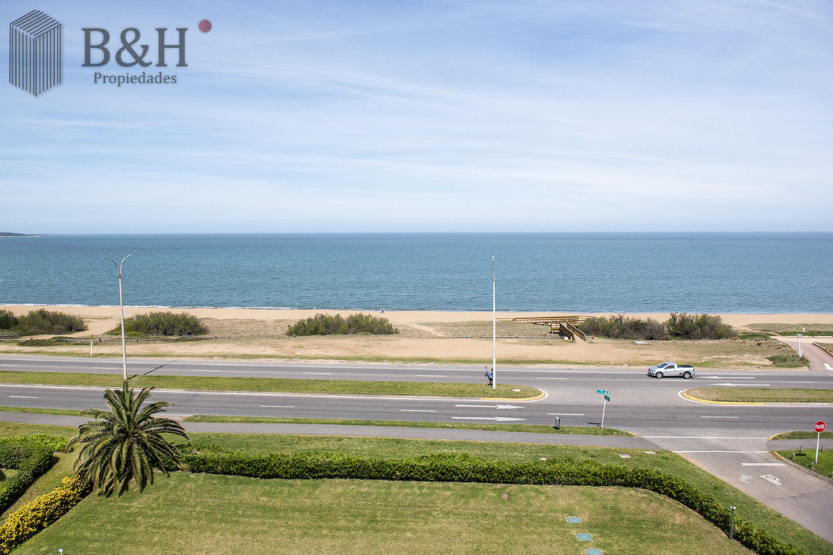 Apartamento ID.6057 - Vende departamento de 2 dormitorios en Playa Mansa, Punta del Este 