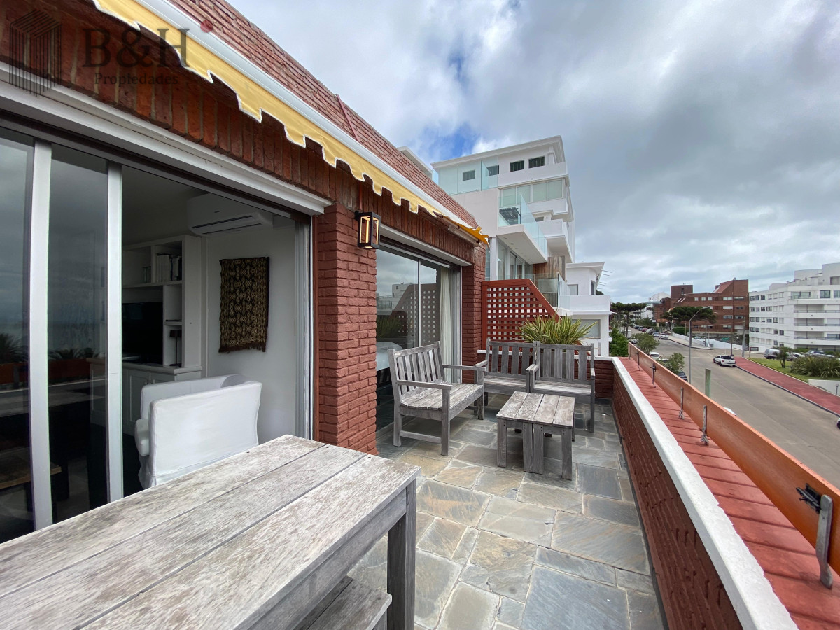 Apartamento ID.7267 - Vende apartamento con vista al mar de 3 dormitorios, Punta del Este
