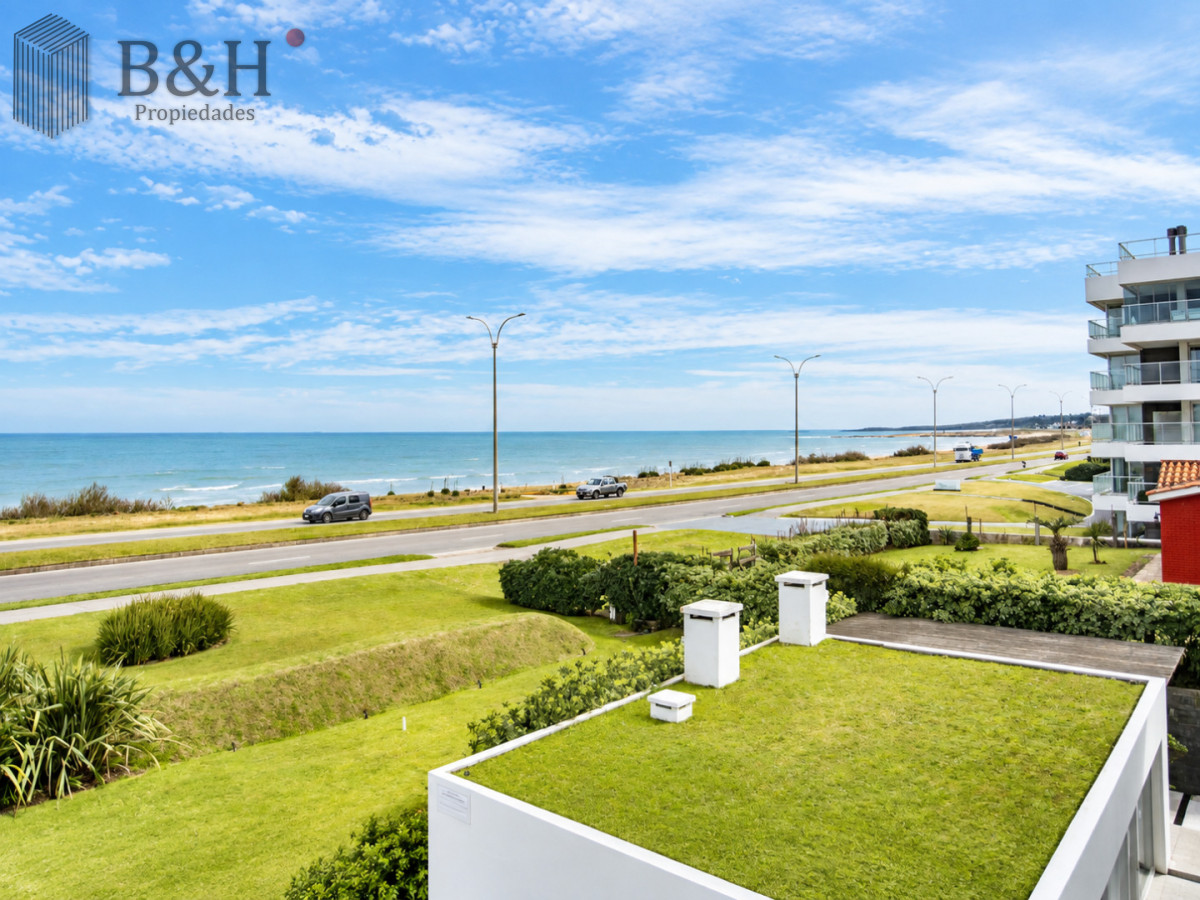 Apartamento ID.7841 - En alquiler Departamento frente al mar en Playa Mansa de 3 dormitorios Punta del Este