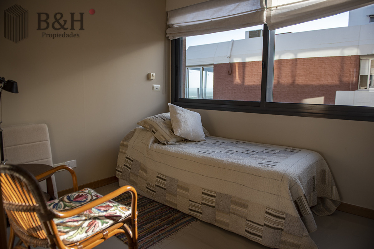 Apartamento ID.4280 - Apartamento Penthouse, frente al mar, playa brava, 3 dormitorios con hermosa vista