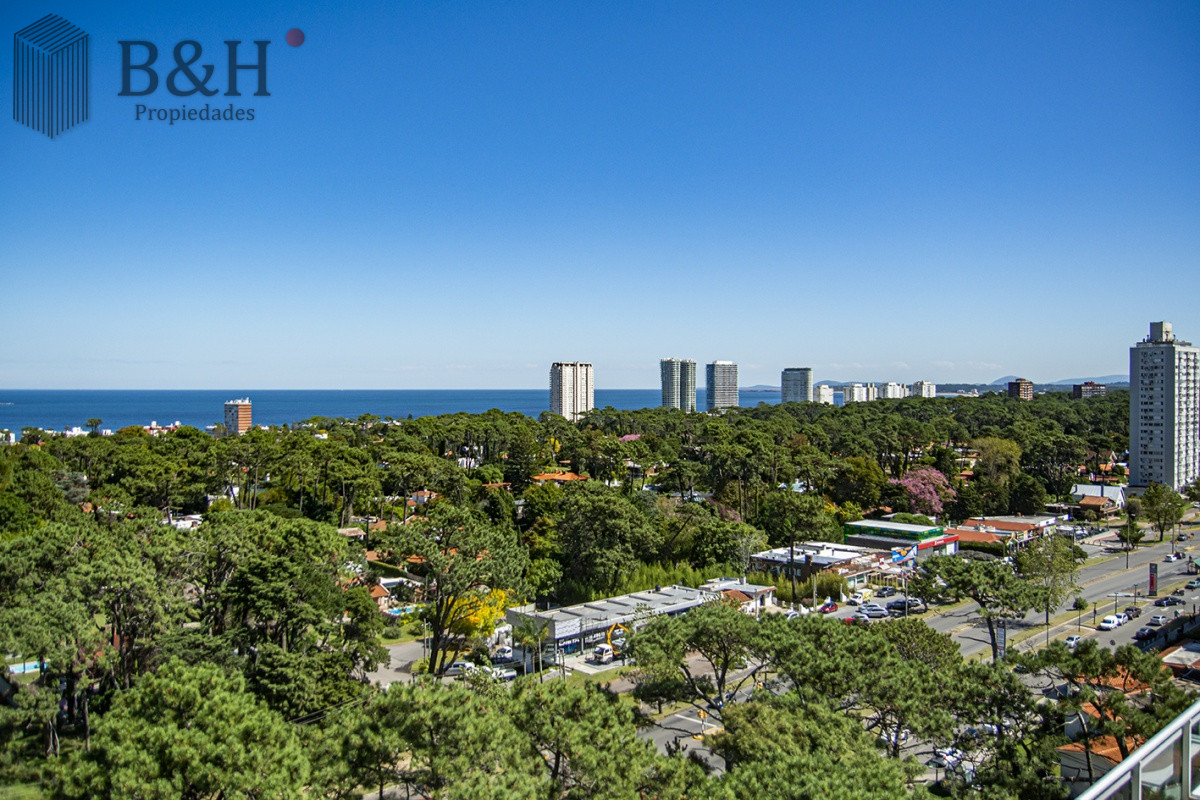 Apartamento ID.7835 - En venta apartamento de 3 dormitorios con muy buena vista a la bahía, Punta del Este.