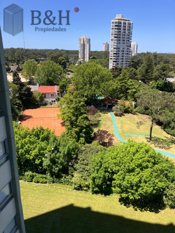 Apartamento ID.6348 - Vende hermoso depto de 3 dormitorios con vista, Punta del Este