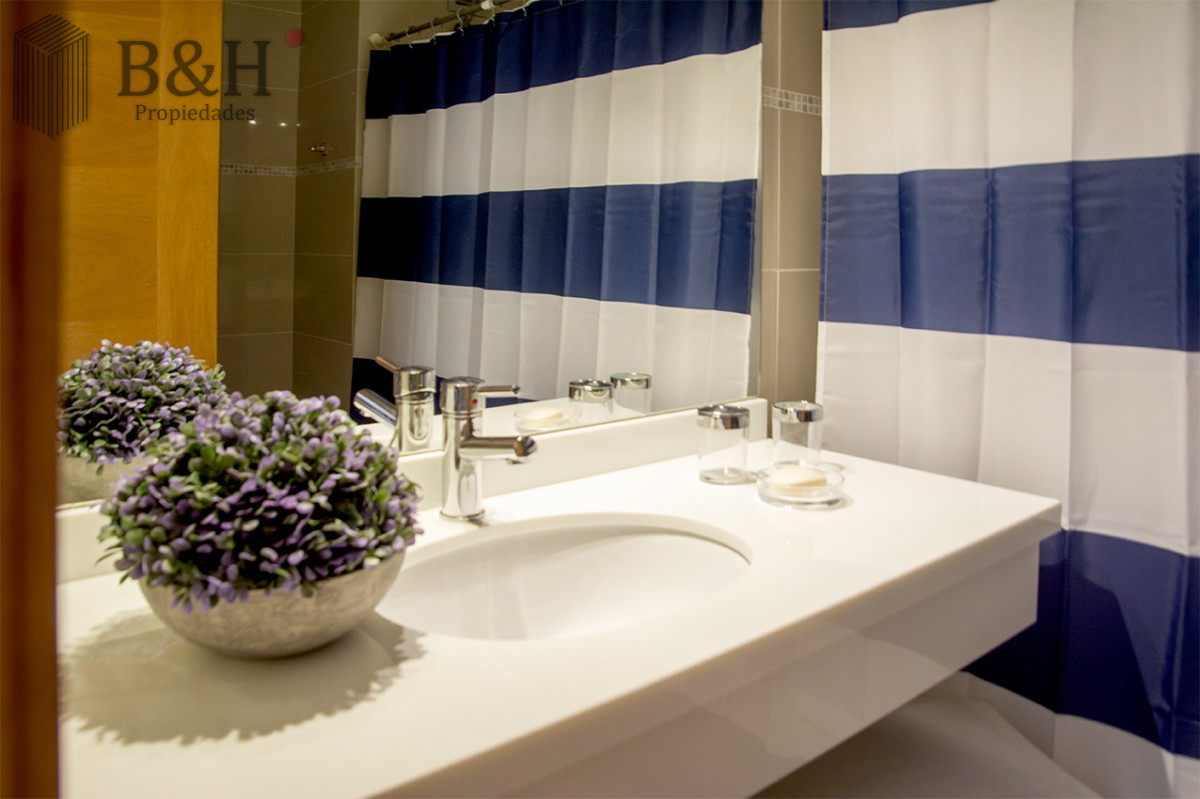 Apartamento ID.6803 - Apartamento de 3 Dormitorios en Playa Mansa en venta  - A Pasos del Mar