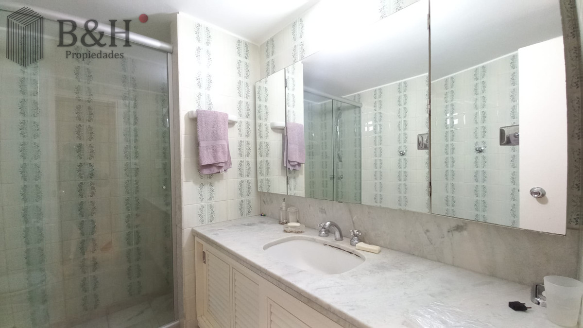 Apartamento ID.5101 - Departamento de 3 dormitorios + dependencia en venta, Playa Mansa. Torre Jefferson,.
