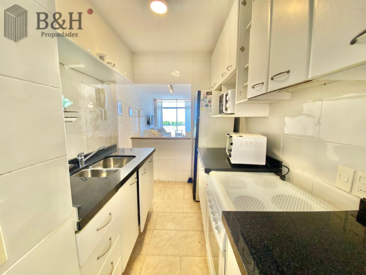 Apartamento ID.6524 - Apartamento de 2 dormitorio y medio en Primera lineal de Playa brava , Punta del este 
