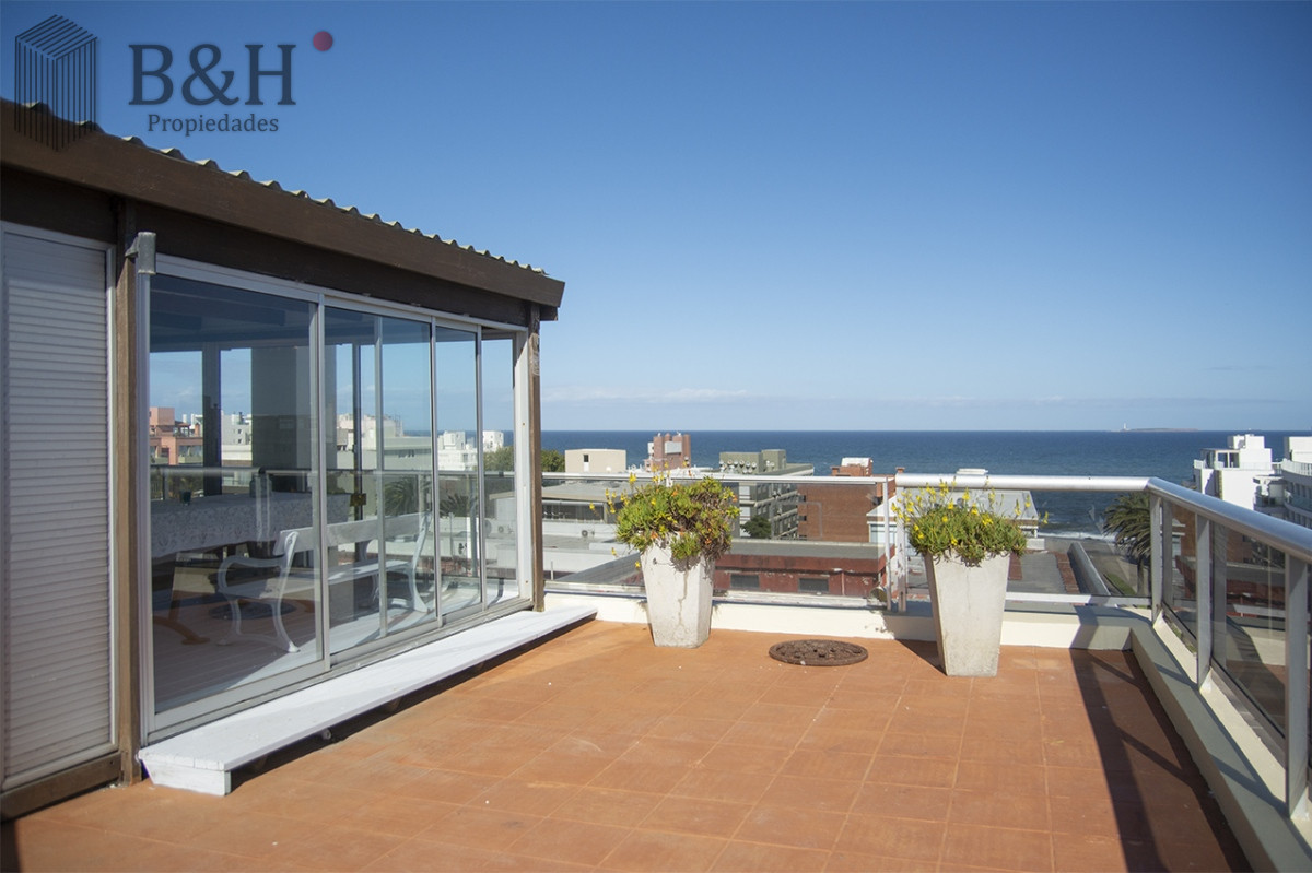 Apartamento ID.3147 - PORTO MARE , PUERTO , Penthouse duplex de 3 dormitorios en venta. Departamento con parrillero. 
