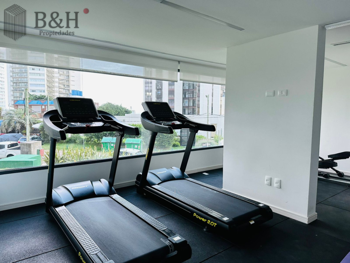 Apartamento ID.7981 - En venta apartamento de  2 dormitorios con hermosa vista parcial al mar en Brava, Punta del Este