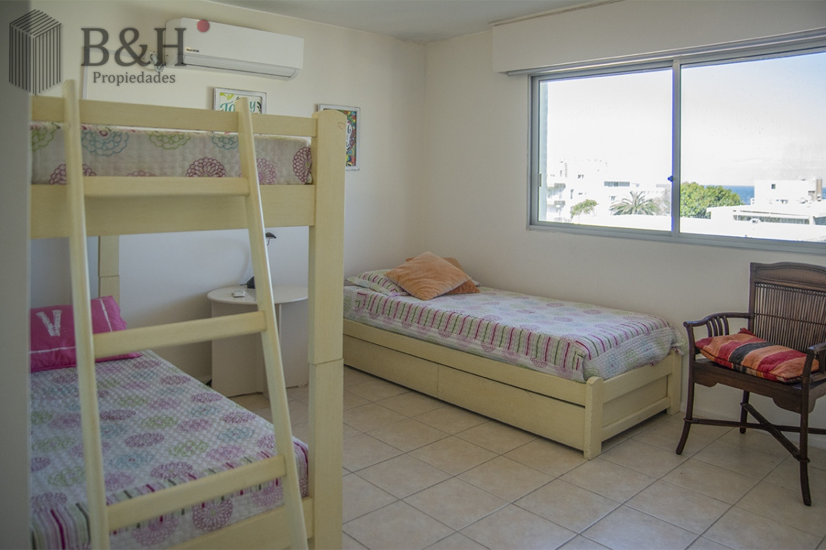 Apartamento ID.3147 - PORTO MARE , PUERTO , Penthouse duplex de 3 dormitorios en venta. Departamento con parrillero. 