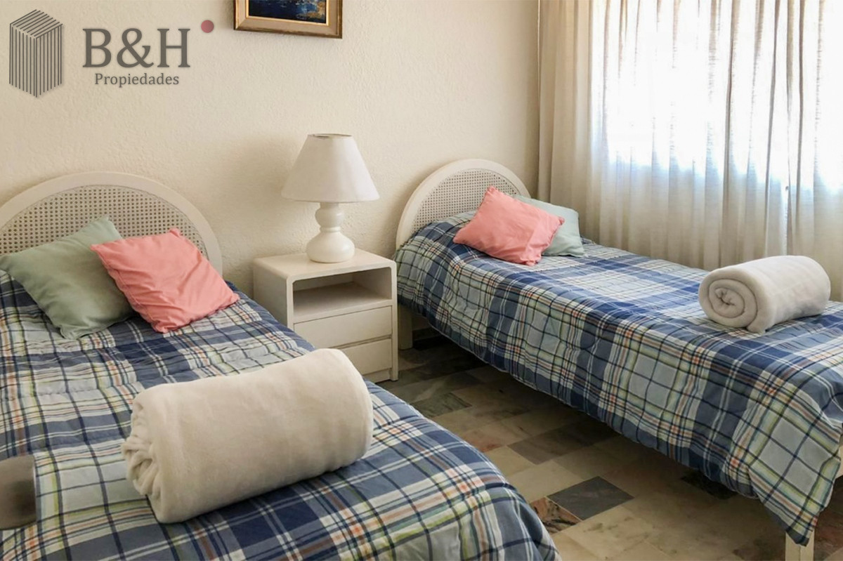 Apartamento ID.621 - Departamento de 3 dormitorio con parrillero en venta , ultimo piso frente al mar, Punta del Este
