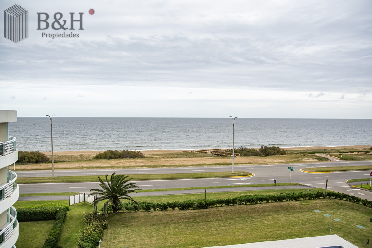 Apartamento ID.3512 - Apartamento de 2 dormitorios en Playa Mansa , Punta del este 