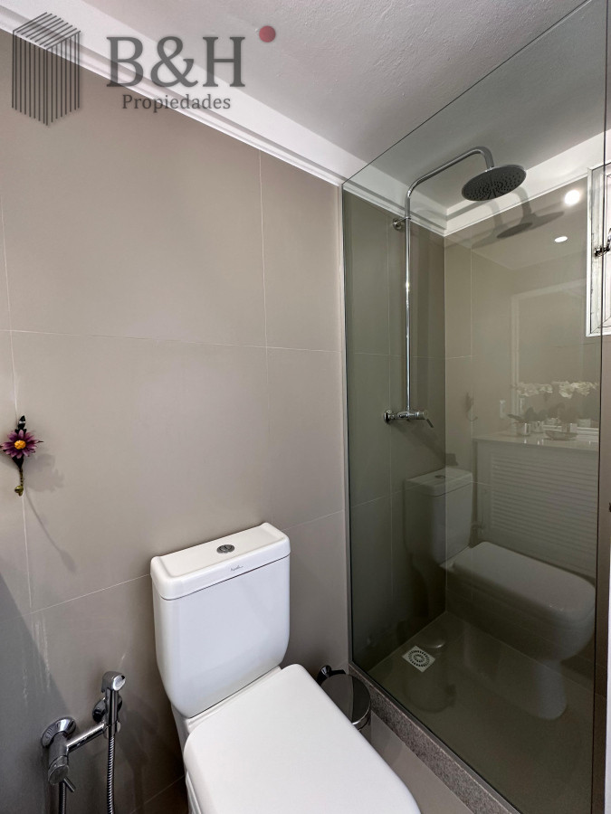 Apartamento ID.5540 - Apartamento de 3 dormitorios en Peninsula, Punta del Este con vista al mar
