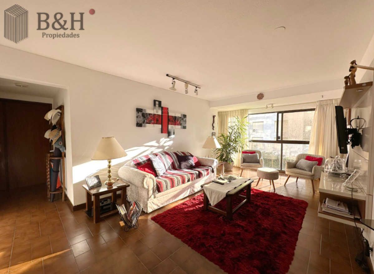 Apartamento ID.6686 - Vende Apartamento frente al mar en Brava, Punta del Este de 2 dormitorios.