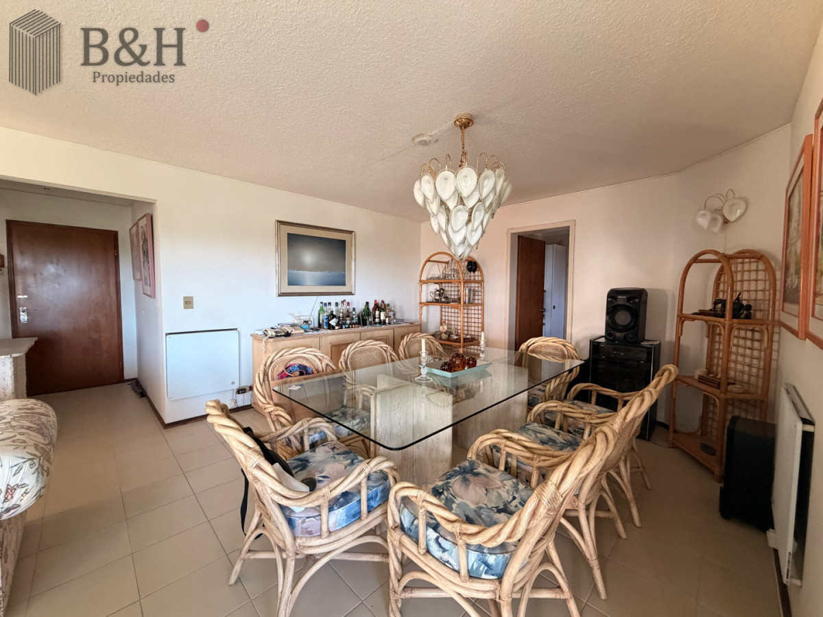 Apartamento ID.6348 - Vende hermoso depto de 3 dormitorios con vista, Punta del Este