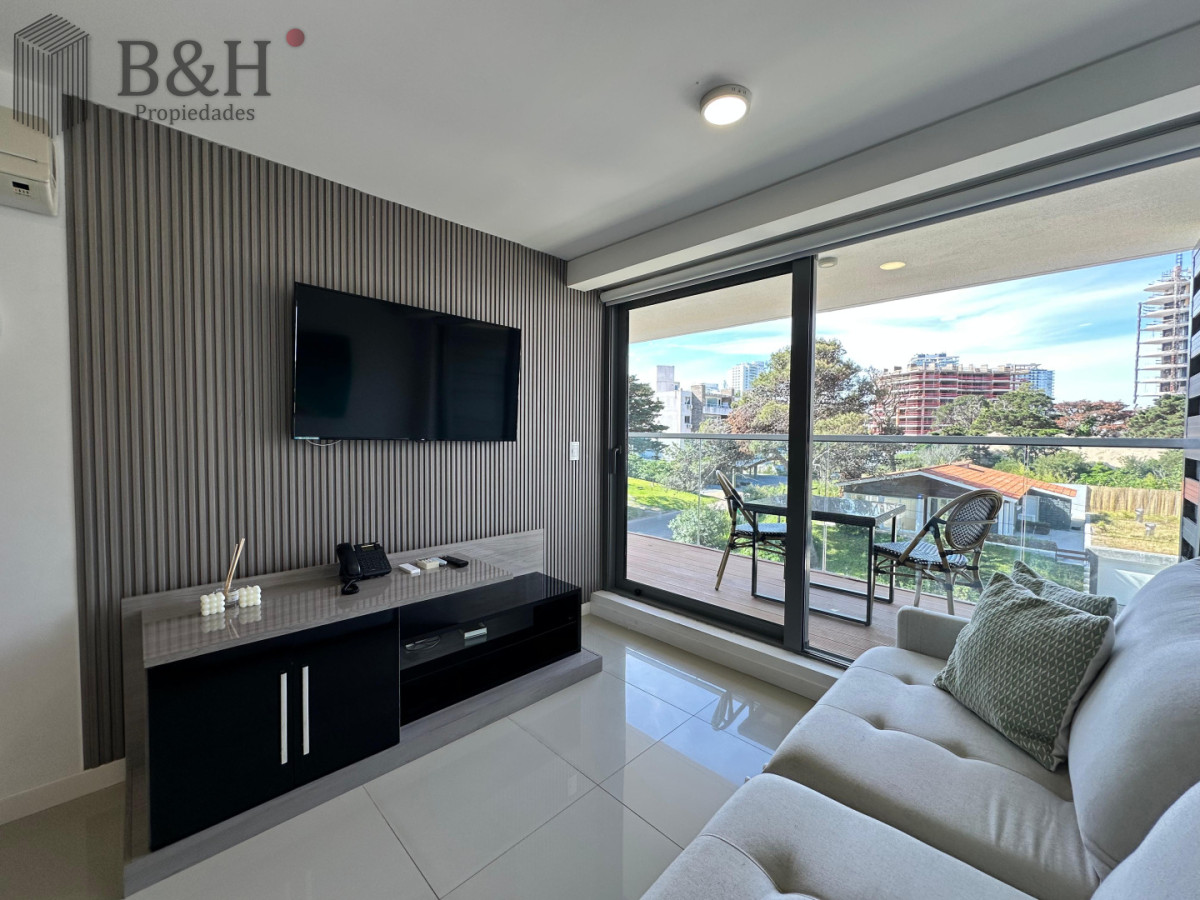 Apartamento ID.6082 - Vende apartamento de 1 dormitorio y medio en Peninsula, Punta del Este