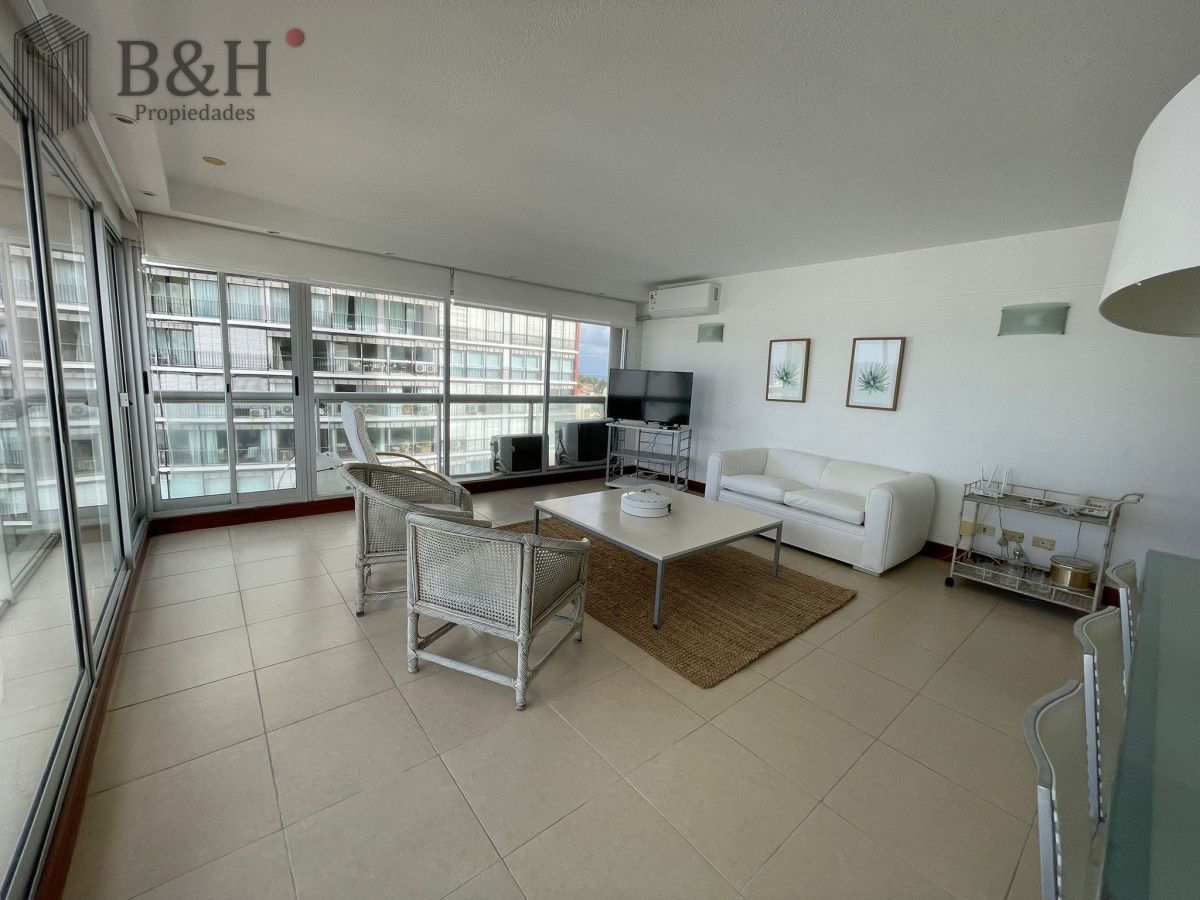 Apartamento ID.7722 - Apartamento de 2 dormitorios con vista al mar en venta en Peninsula.