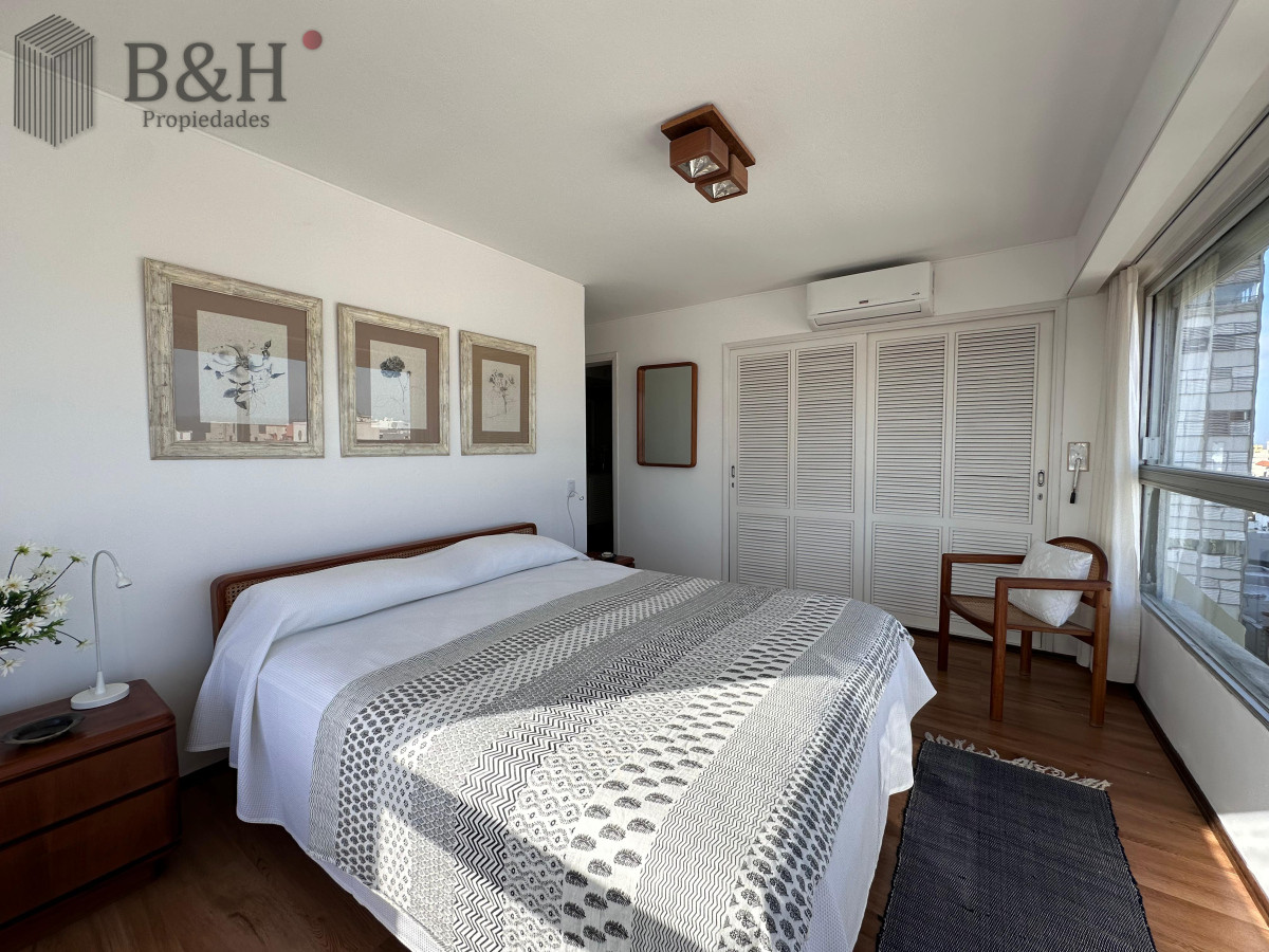 Apartamento ID.5540 - Apartamento de 3 dormitorios en Peninsula, Punta del Este con vista al mar