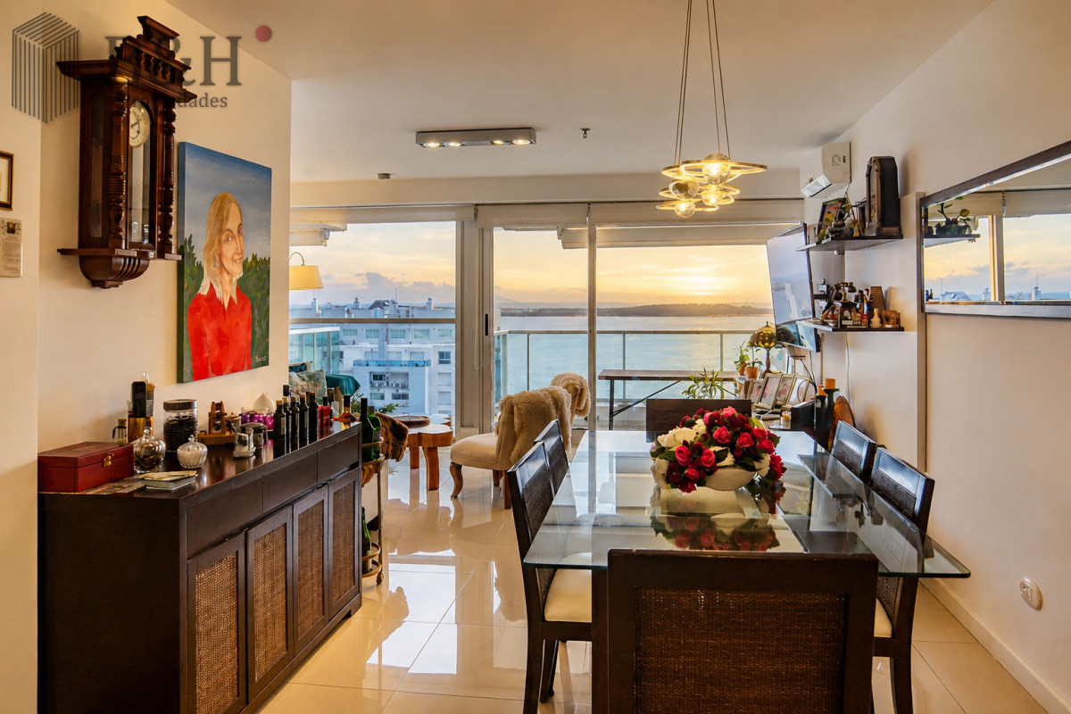 Apartamento ID.7369 - Departamento de 3 dormitorios en venta a pasos del mar. MANSA PUNTA DEL ESTE