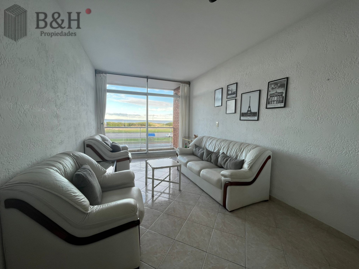 Apartamento ID.6524 - Apartamento de 2 dormitorio y medio en Primera lineal de Playa brava , Punta del este 