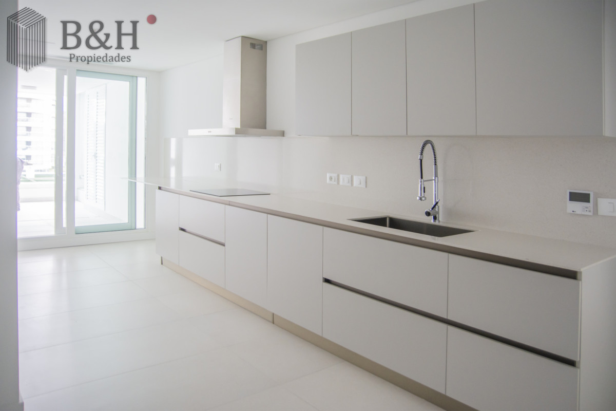 Apartamento ID.6350 - Vistas panoramicas de Playa Brava, Departamento de 3 dormitorios en venta. Torre Le Parc