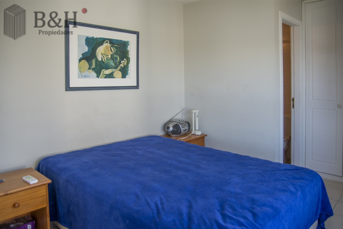 Apartamento ID.7835 - En venta apartamento de 3 dormitorios con muy buena vista a la bahía, Punta del Este.