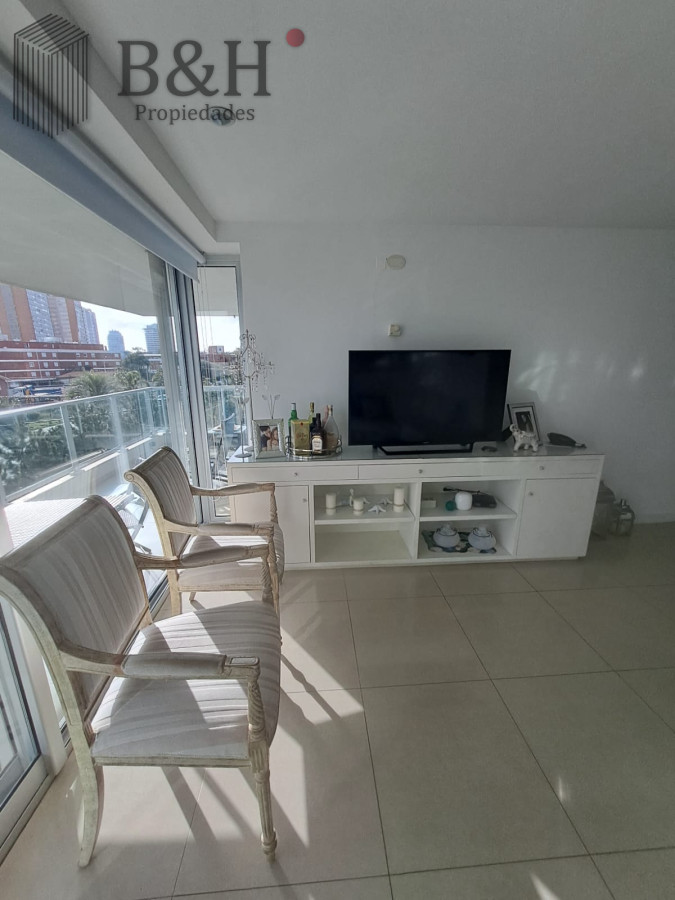 Apartamento ID.6527 - Apartamento en Playa Mansa a la venta 3 Dormitorios con vista