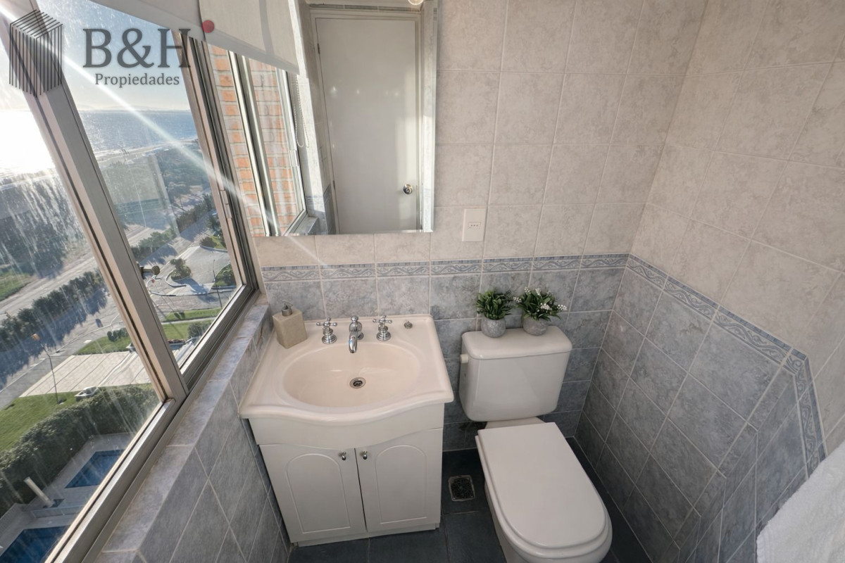Apartamento ID.7104 - VENTA APARTAMENTO 2 DORMITORIOS 2 BAÑOS PRIMERA LÍNEA PLAYA MANSA