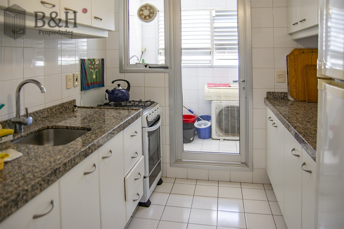 Apartamento ID.7835 - En venta apartamento de 3 dormitorios con muy buena vista a la bahía, Punta del Este.