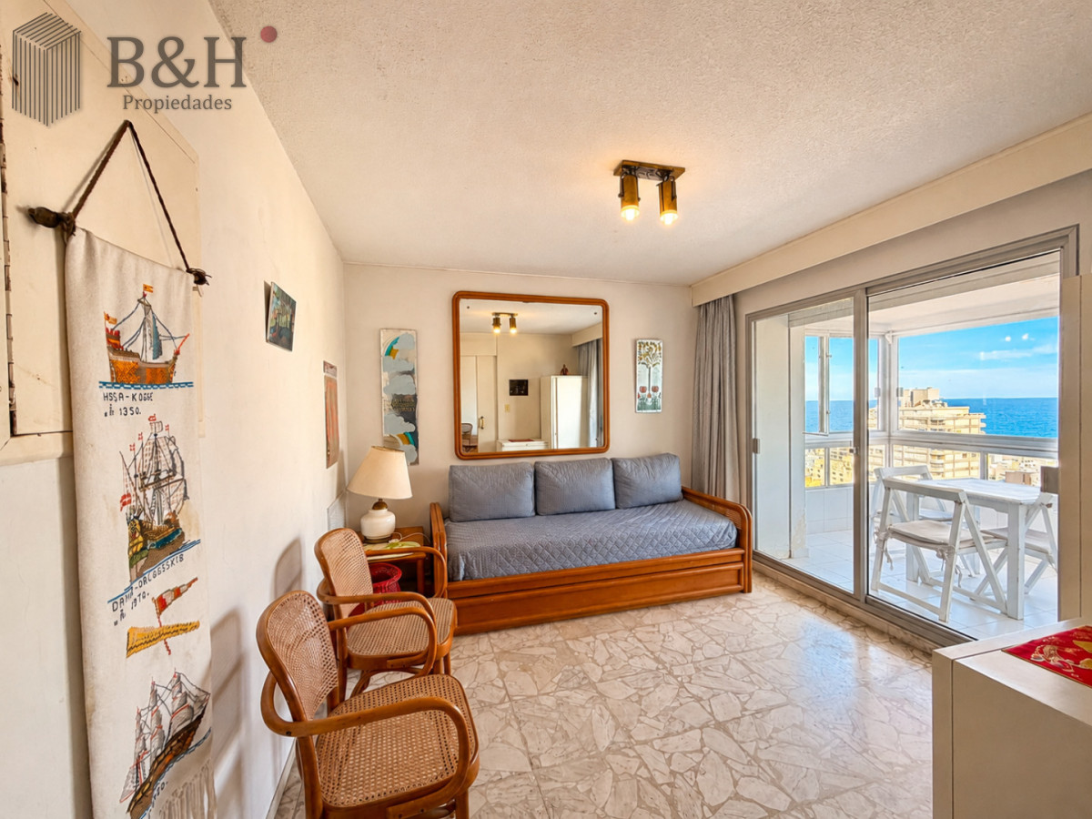 Apartamento ID.7842 - En venta en torre Libertador, apartamento de 3 dormitorios con vista agradable entorno 