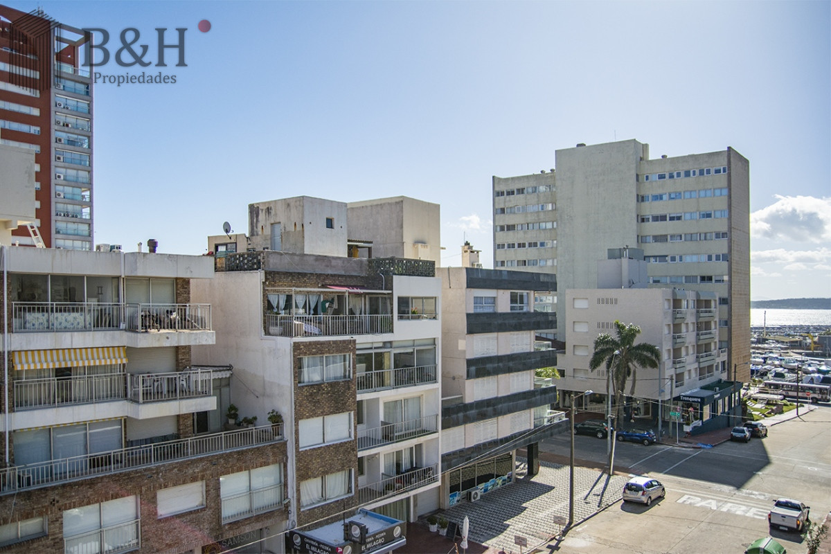 Apartamento ID.3147 - PORTO MARE , PUERTO , Penthouse duplex de 3 dormitorios en venta. Departamento con parrillero. 
