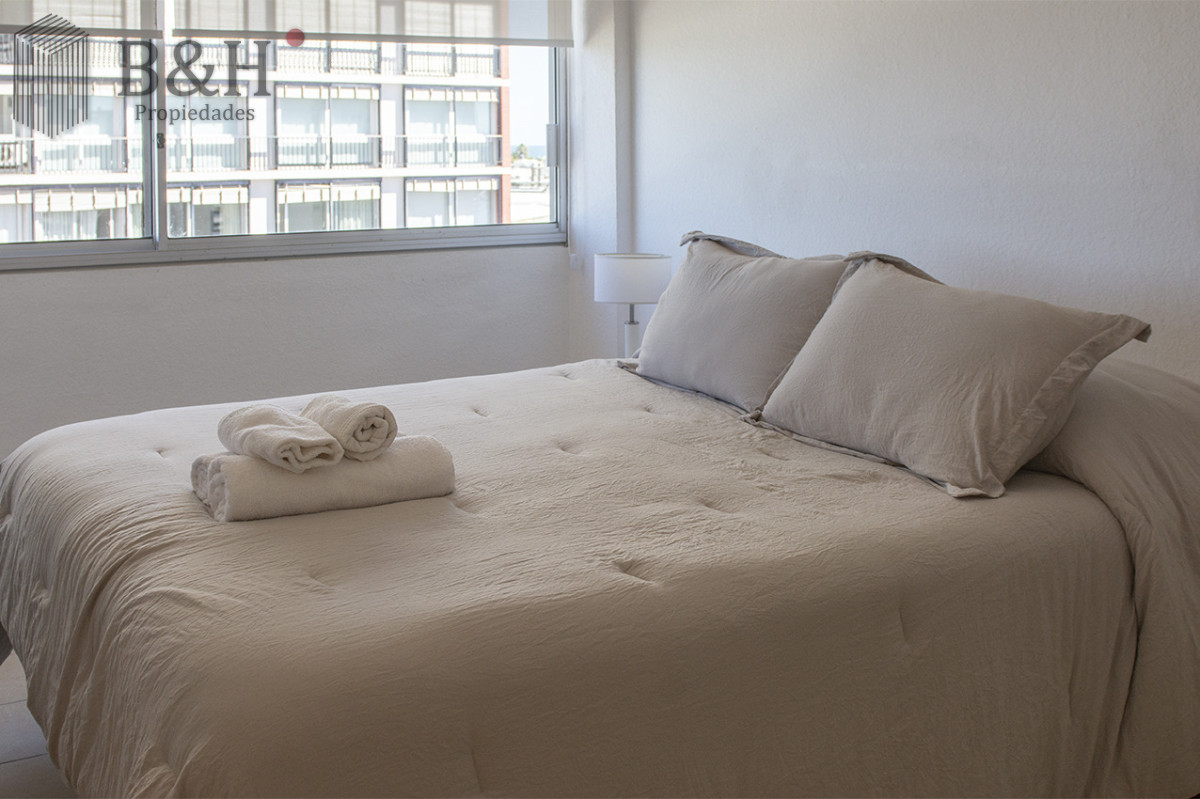 Apartamento ID.7722 - Apartamento de 2 dormitorios con vista al mar en venta en Peninsula.