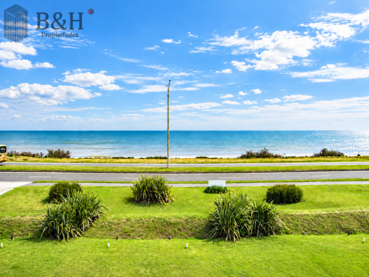 Apartamento ID.7841 - En alquiler Departamento frente al mar en Playa Mansa de 3 dormitorios Punta del Este