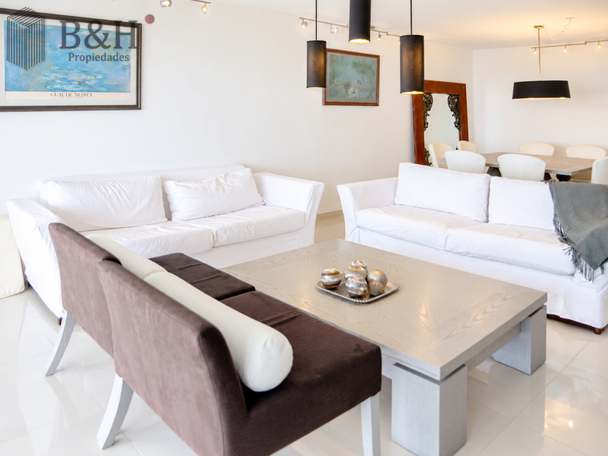 Apartamento ID.7841 - En alquiler Departamento frente al mar en Playa Mansa de 3 dormitorios Punta del Este
