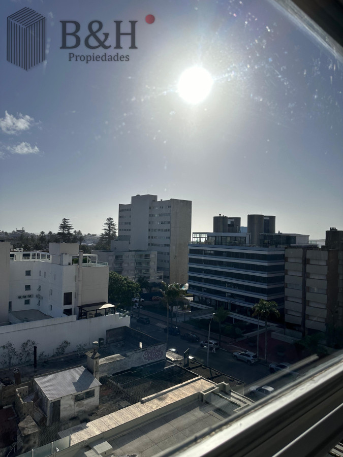 Apartamento ID.5540 - Apartamento de 3 dormitorios en Peninsula, Punta del Este con vista al mar