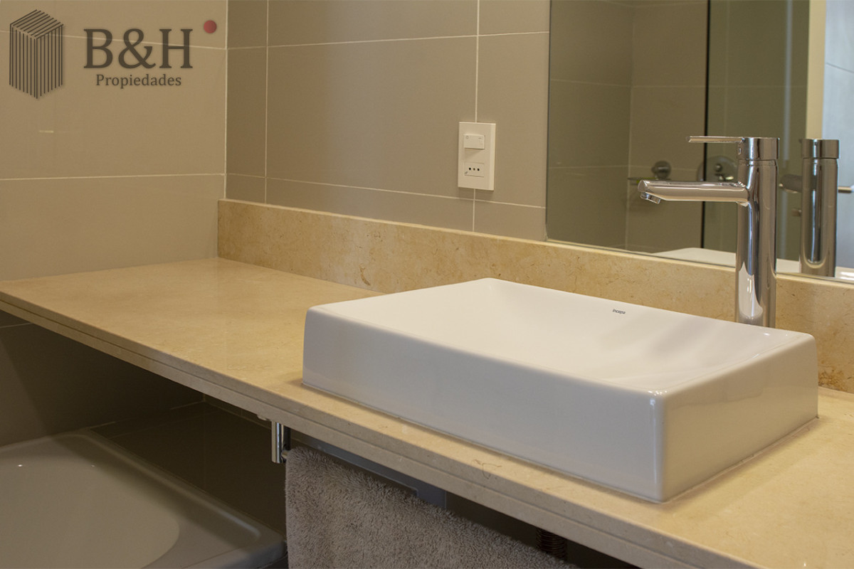 Apartamento ID.6845 - Apartamento en Venta de 2 dormitorios en Punta del Este Sobre Roosevelt