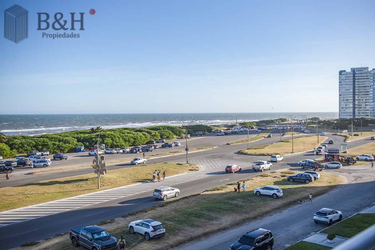 Apartamento ID.4280 - Apartamento Penthouse, frente al mar, playa brava, 3 dormitorios con hermosa vista