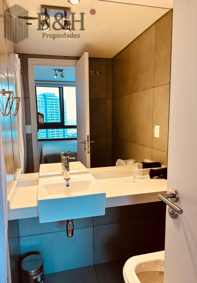 Apartamento ID.7981 - En venta apartamento de  2 dormitorios con hermosa vista parcial al mar en Brava, Punta del Este