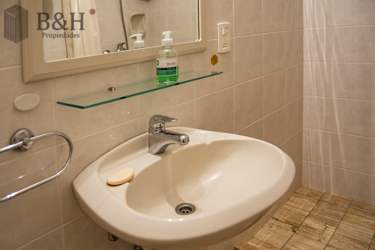 Apartamento ID.7835 - En venta apartamento de 3 dormitorios con muy buena vista a la bahía, Punta del Este.